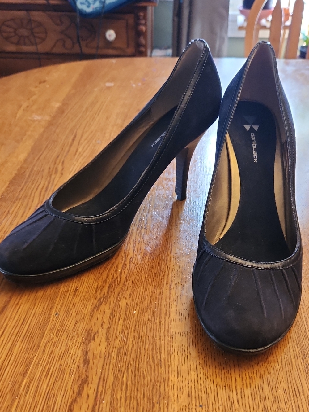 Arianne Black Suede Pointed-Toe Heels "As Is" Heel Cap